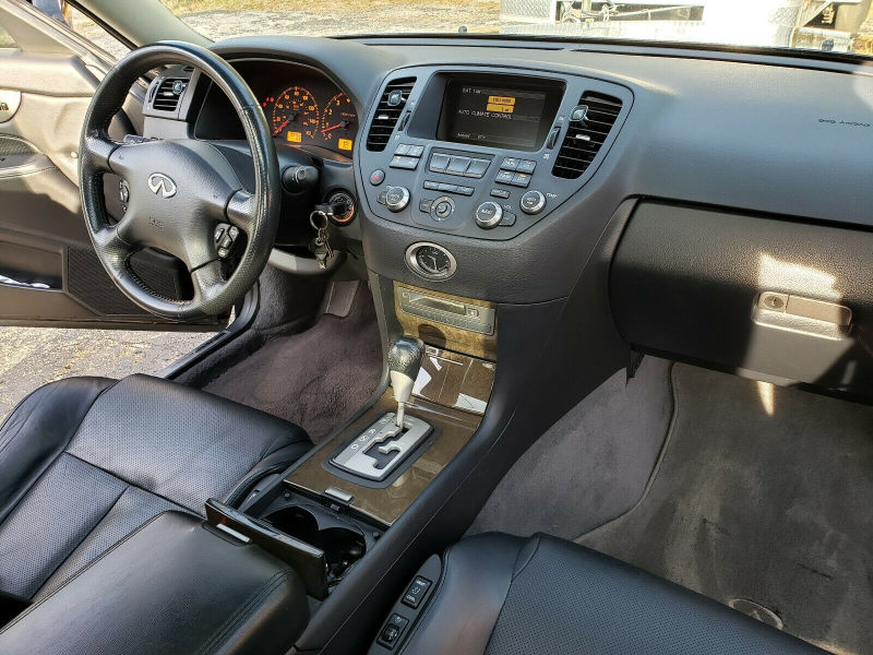 Illustration for article titled At $9,000, Could This 2003 Infiniti M45 Prove Endless in its Possibilities?
